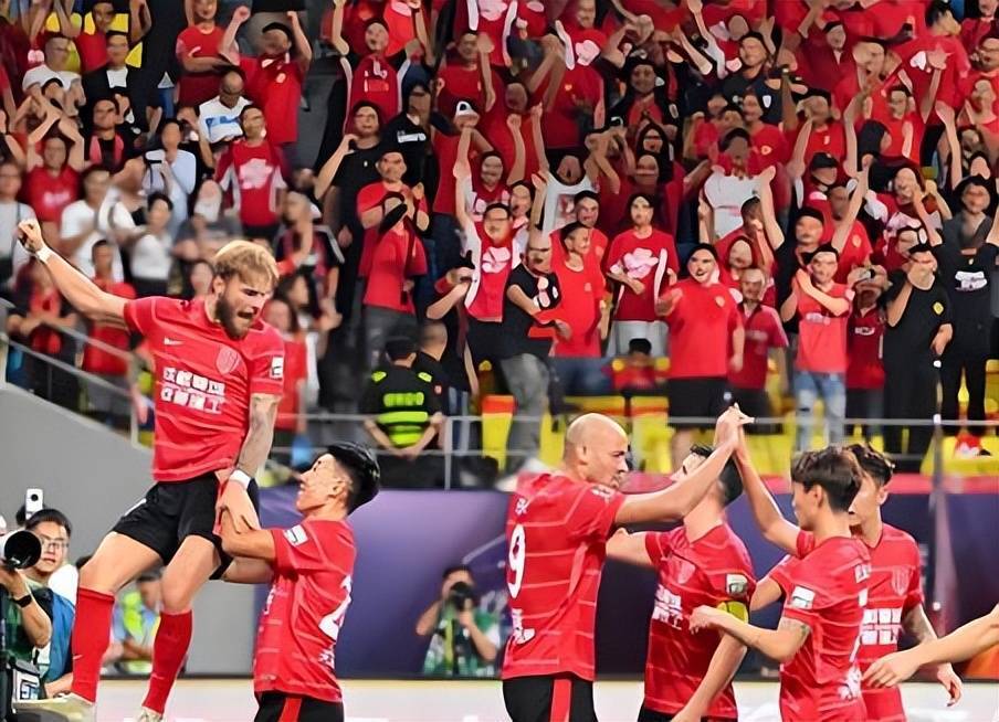 成都蓉城刚官宣徐正源下课，他就决定去法甲执教，同时点名邀请韦世豪转会加盟